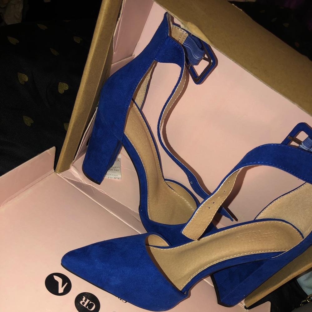 Size 7 Blue heels